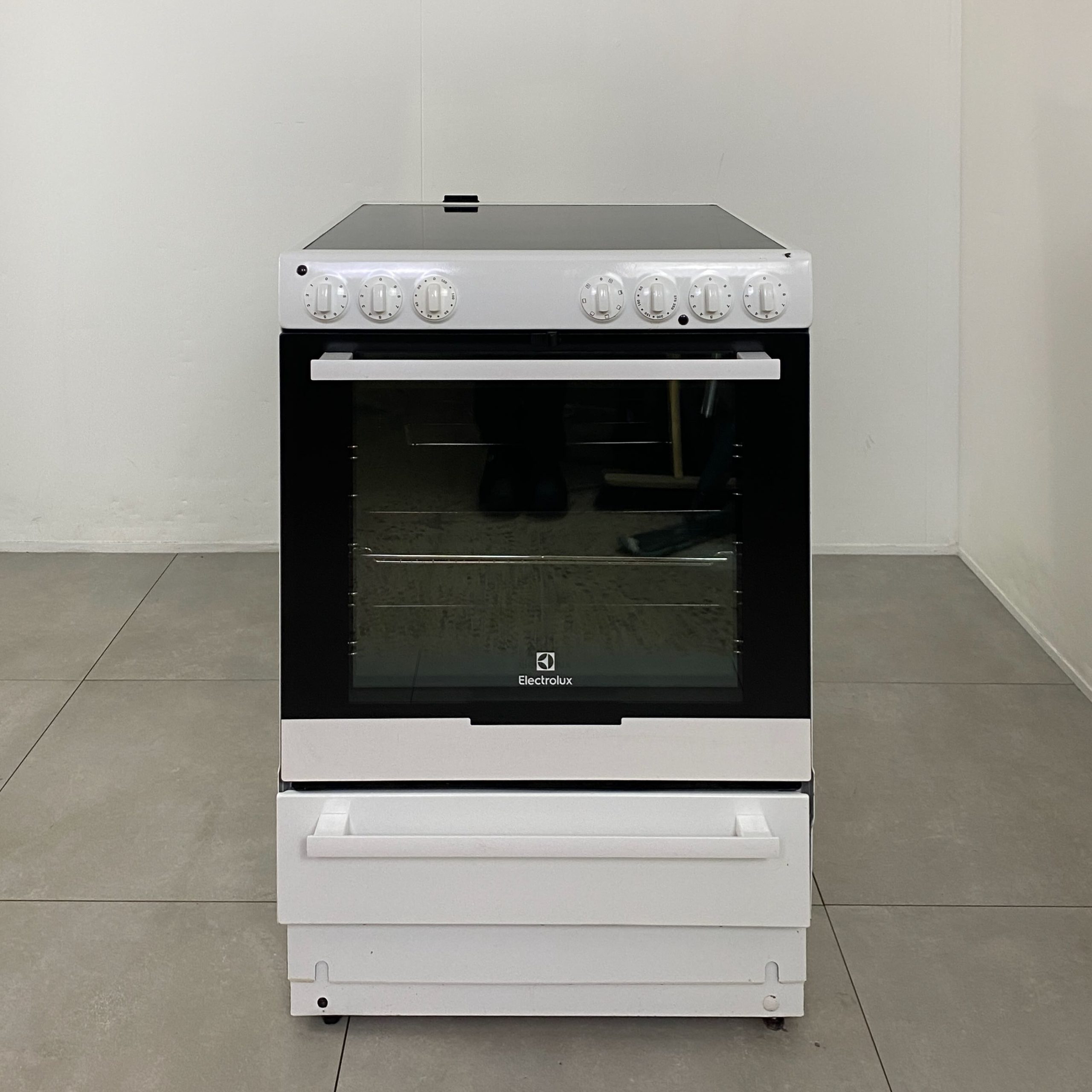 ELECTROLUX Spis EKC6111AOW K1410