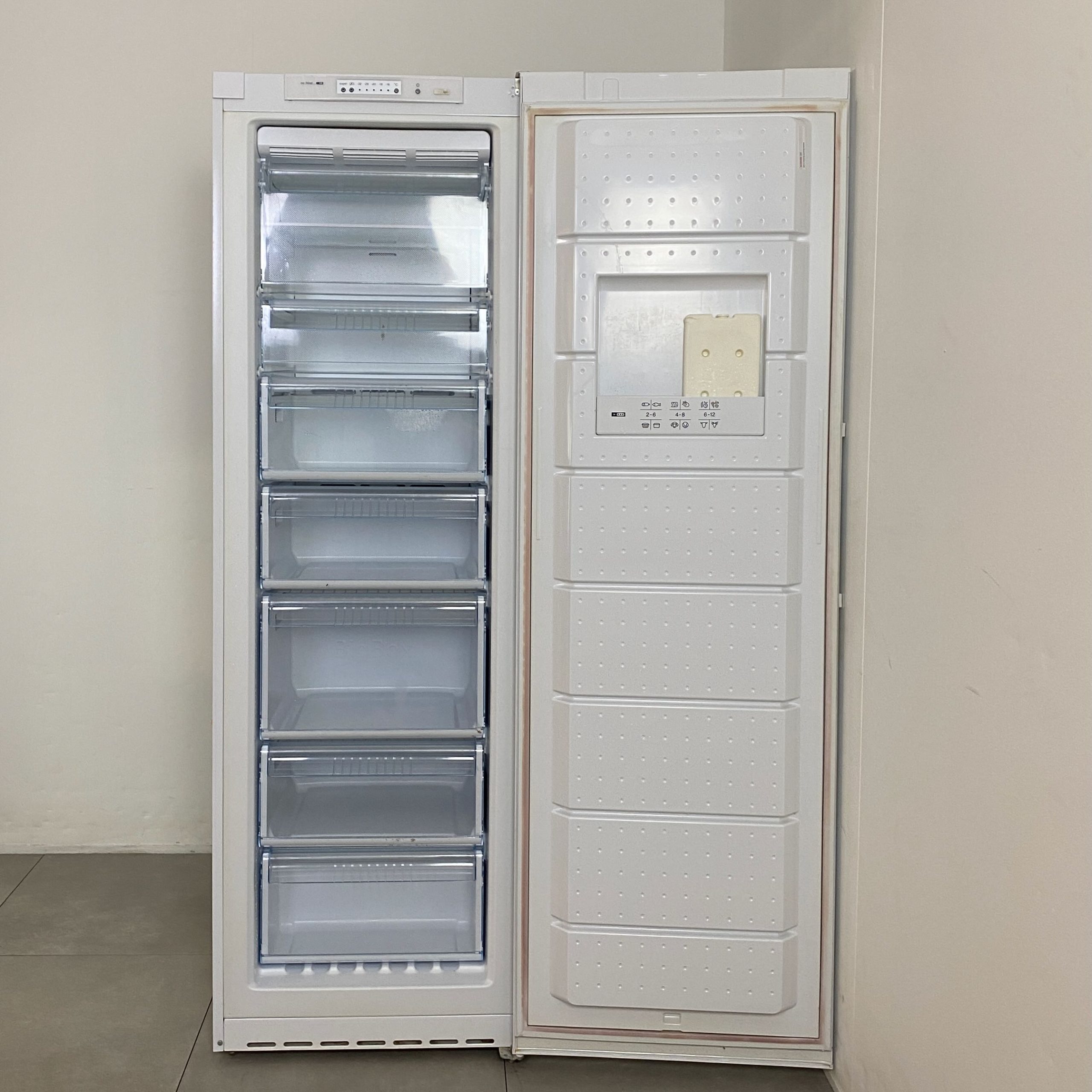 BOSCH Frysskåp GSN32V12 K1430 - Bild 2