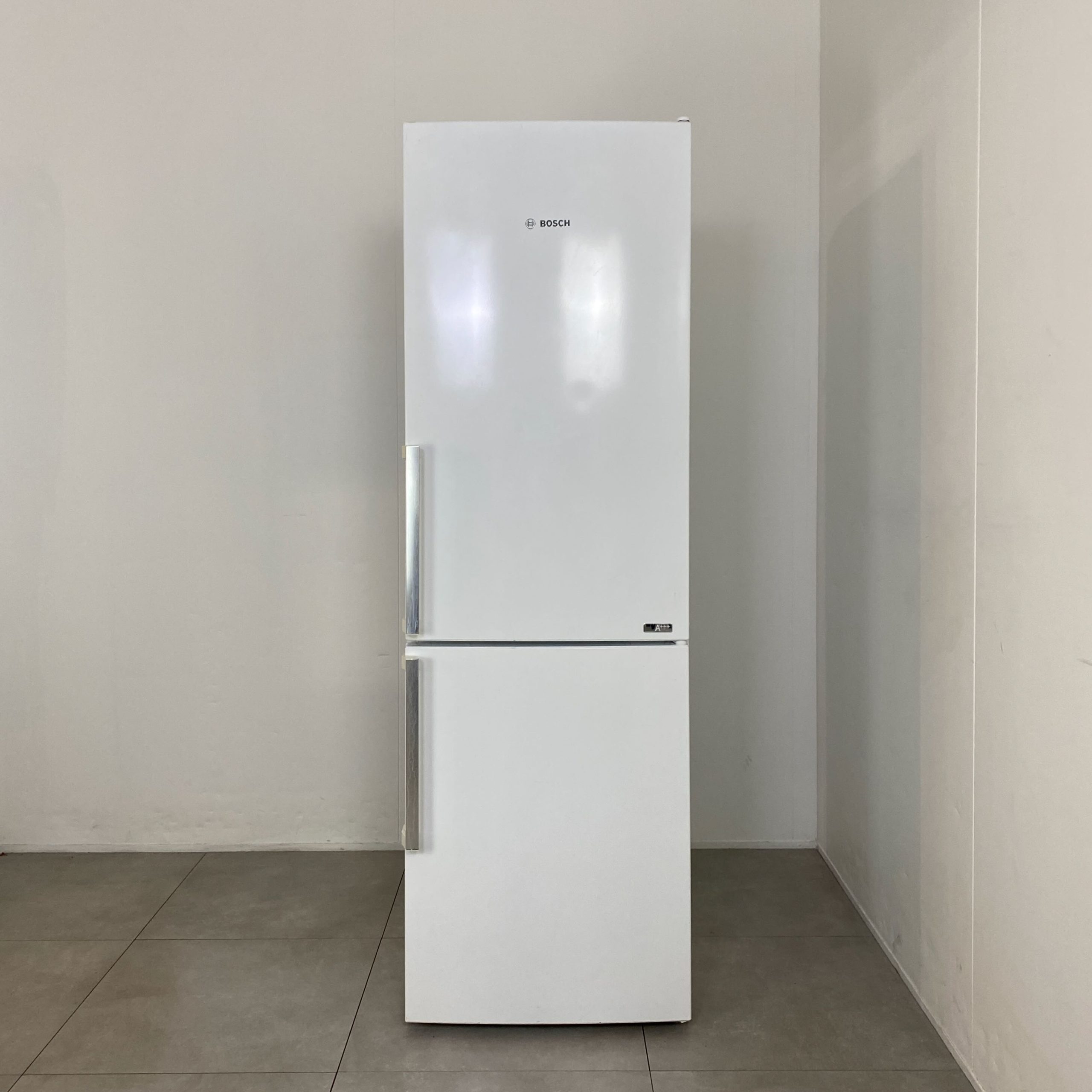 BOSCH Kyl/frys-kombi KGE36AW40 K1451