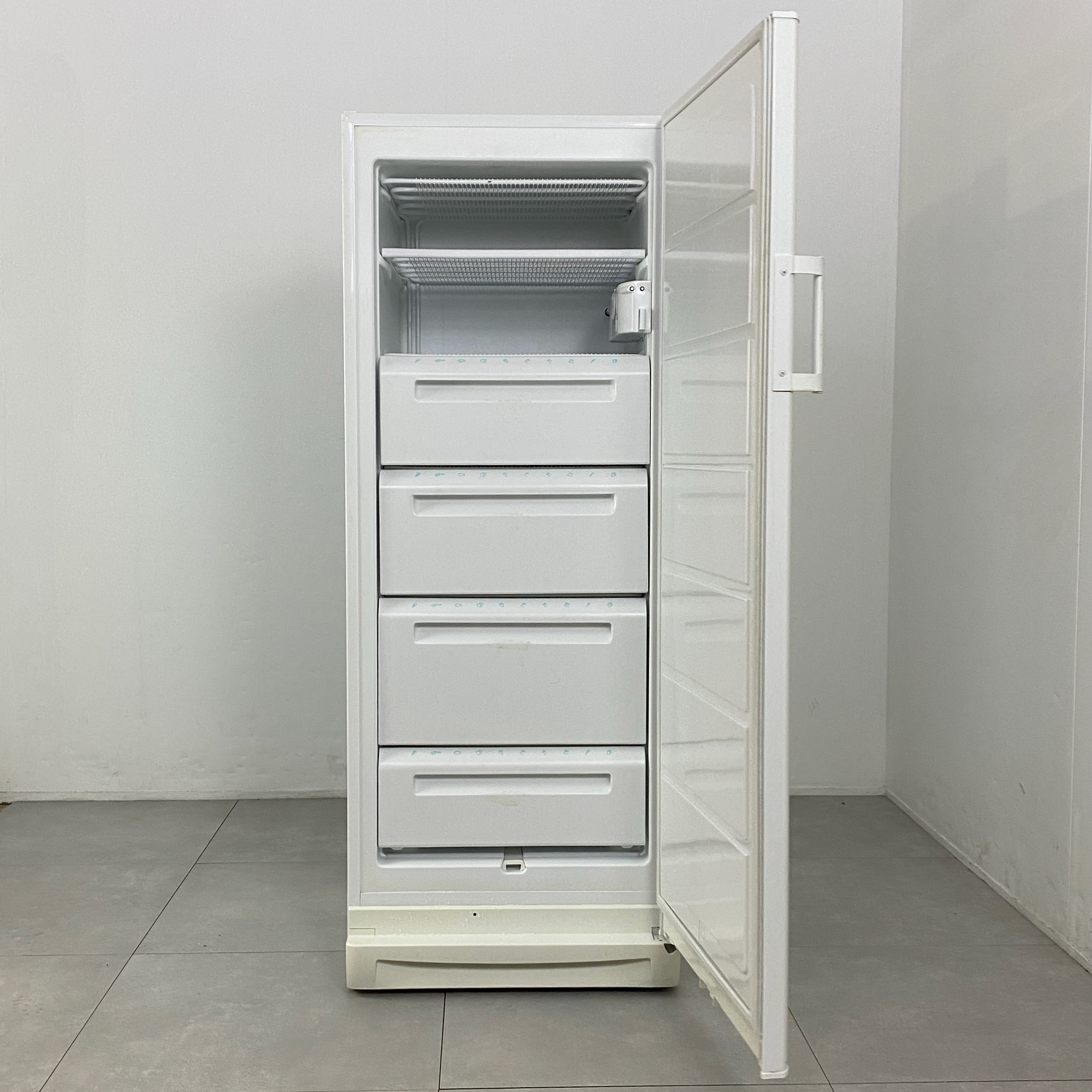 ELECTROLUX Frysskåp EU7703C K2208 - Bild 2