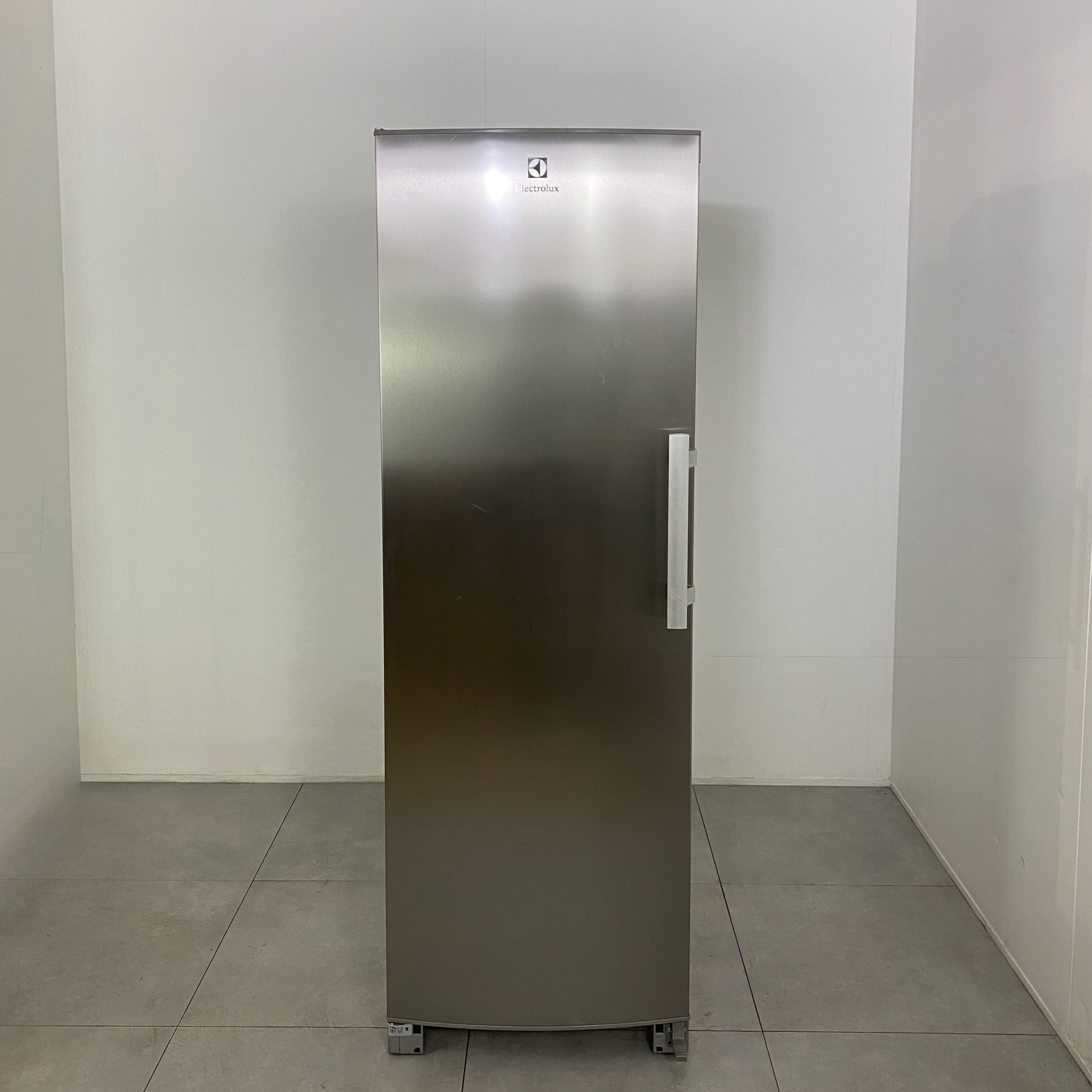 ELECTROLUX Frysskåp EUF2946AOX K2632