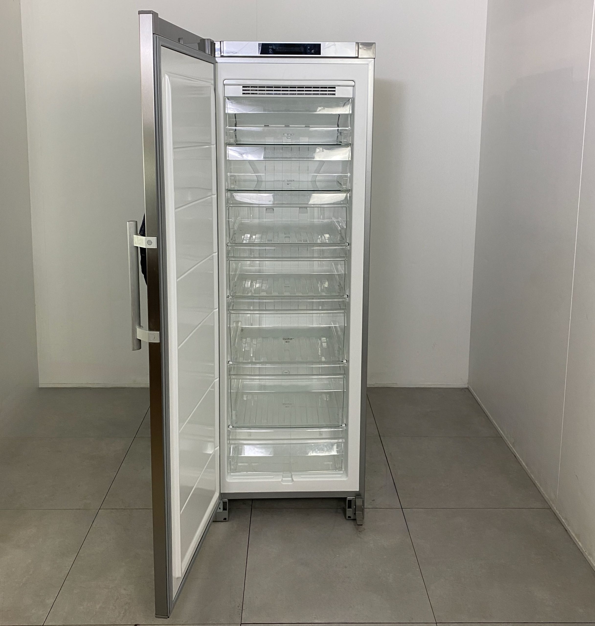 ELECTROLUX Frysskåp EUF2946AOX K2632 - Bild 2