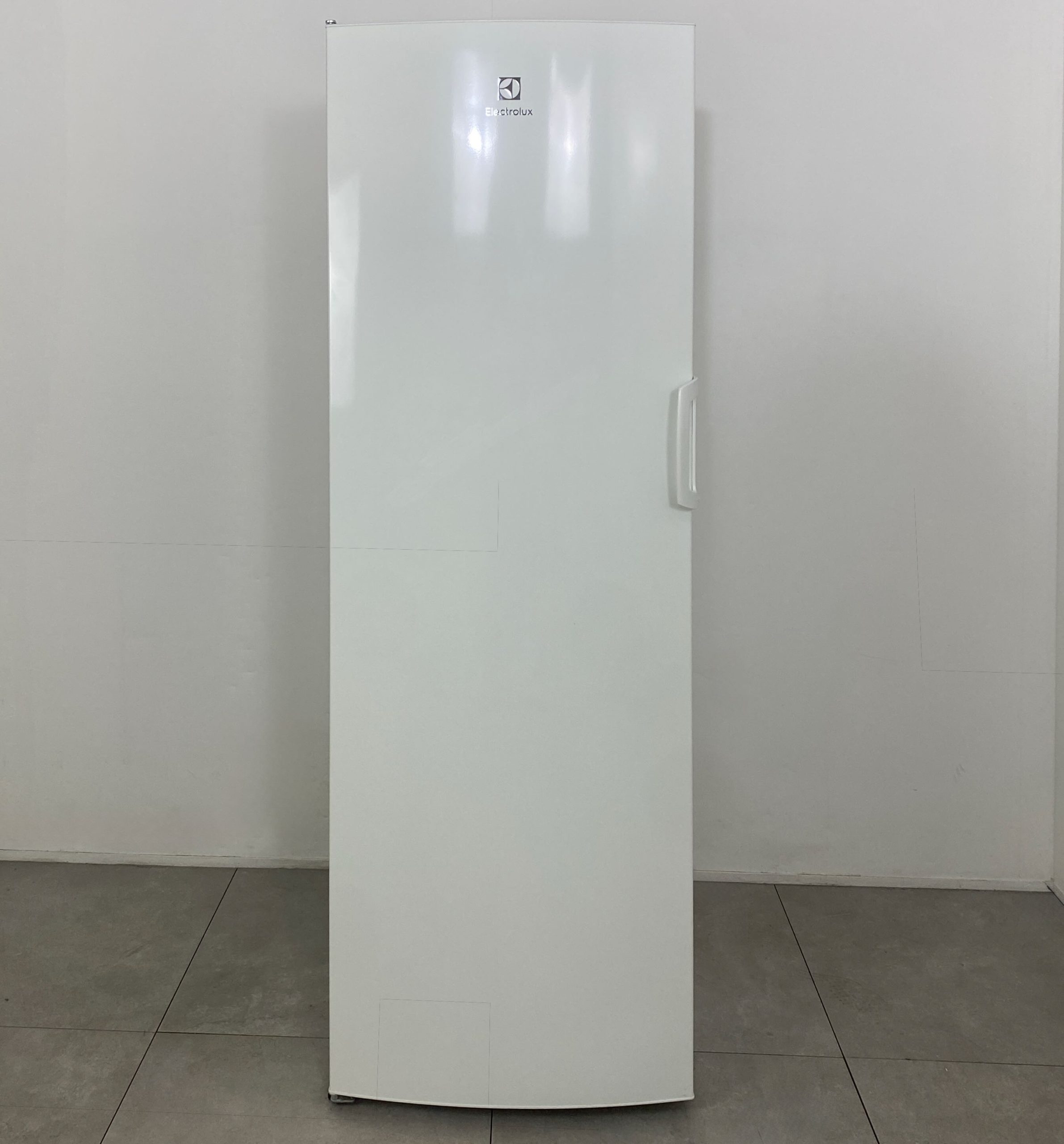 ELECTROLUX Frysskåp KUB1AH25W K2668