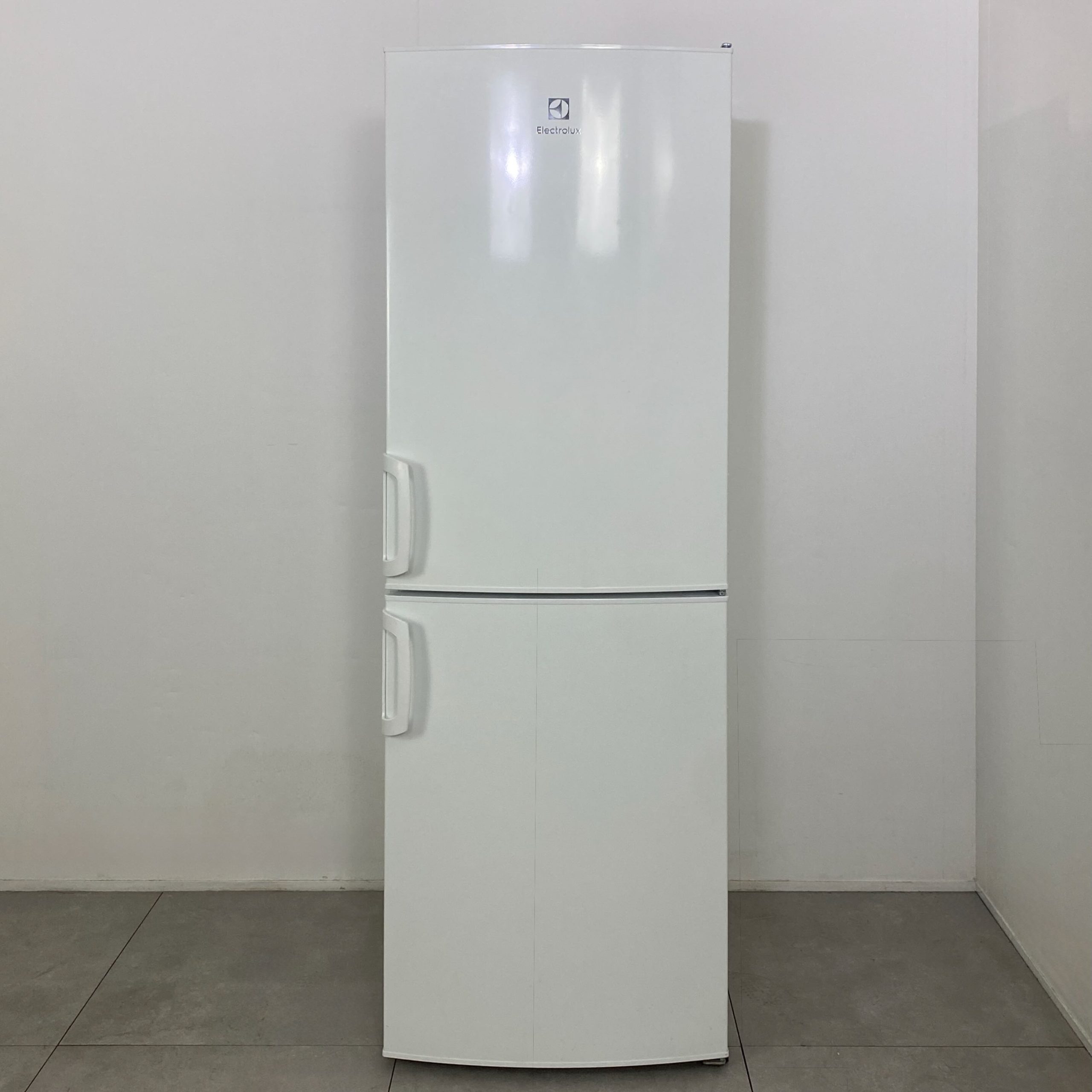ELECTROLUX Kyl/frys-kombi KNT3LF31W2 K2671