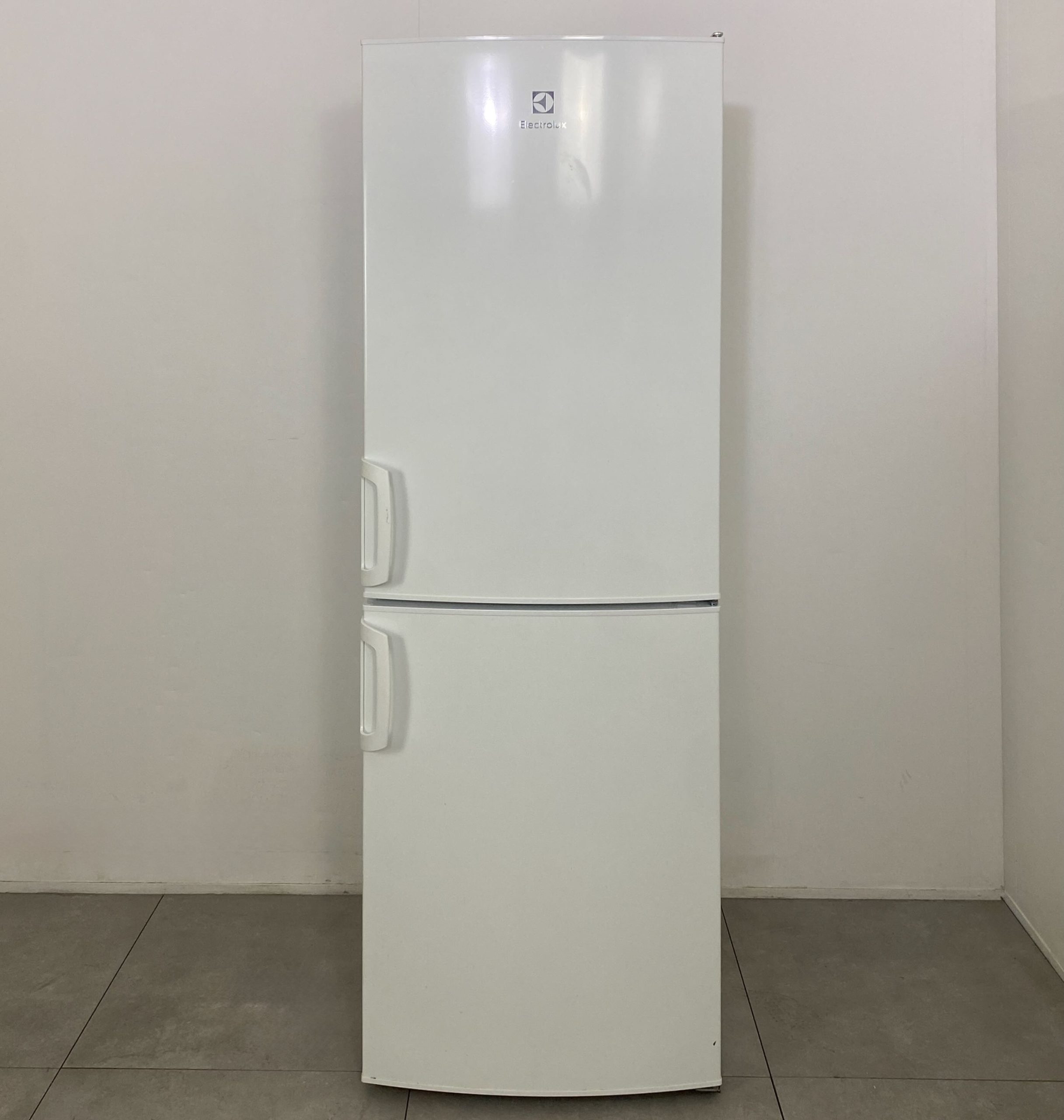 ELECTROLUX Kyl/frys-kombi KNT3LF31W2 K2672