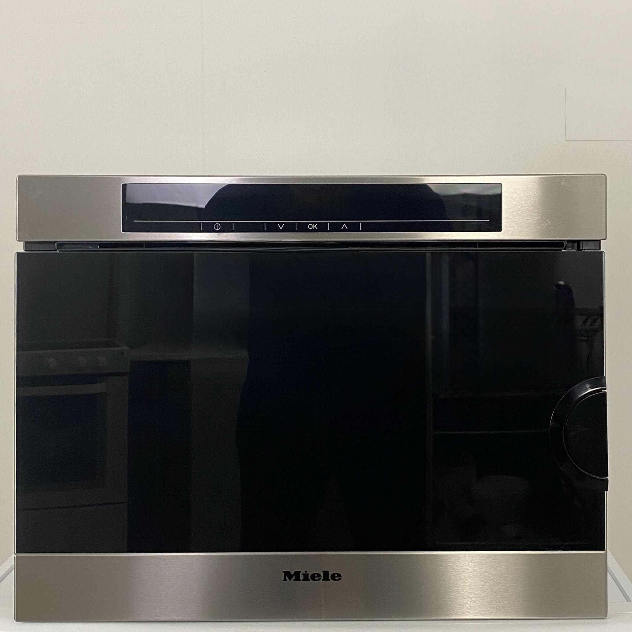 MIELE Inbyggnadsångugn DG3450 K2935